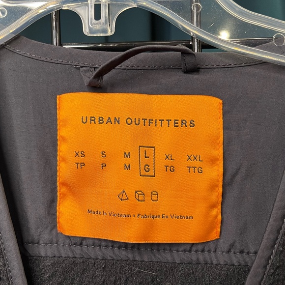 Urban Outfitters - Picture 2 of 2